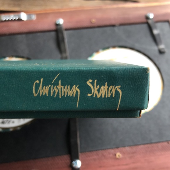 P. Buckley Moss Set of 3 Ornaments in Custom Frame - Picture 13 of 16